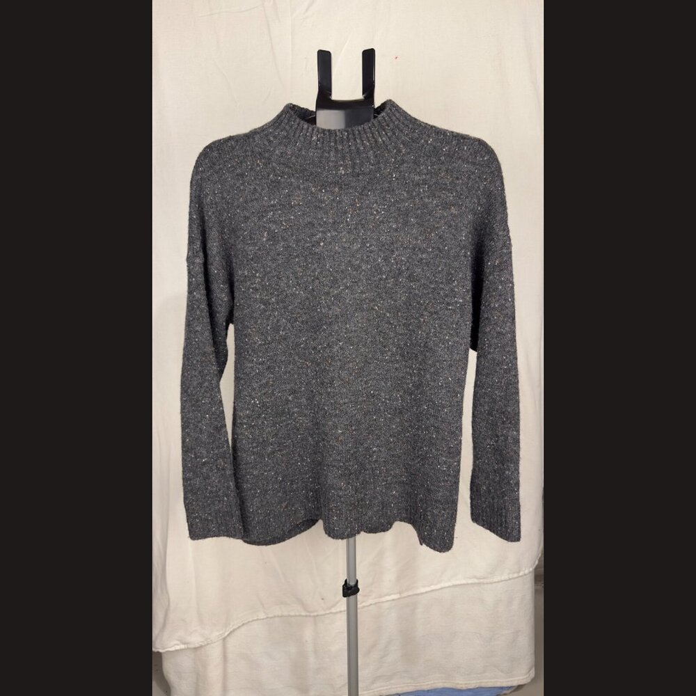 Well Worn Women's grey turtle‎ neck size L